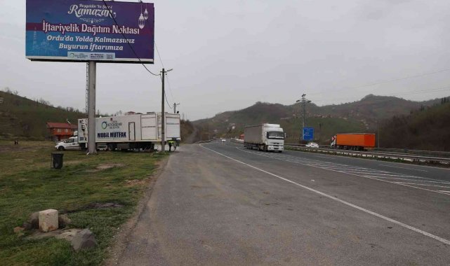 Tır şoförleri iftar saatini Ordu'ya göre ayarlıyor