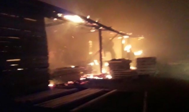 Tokat'ta kereste atölyesinde korkutan yangın