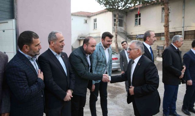 Tomarzalılar Başkan Büyükkılıç&#039;ı bağrına bastı