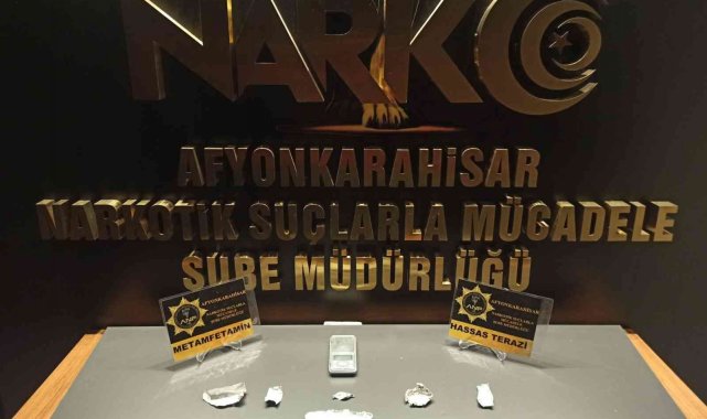Torbacı operasyonunda 2 kişi uyuşturucu ve hassas teraziyle yakalandı
