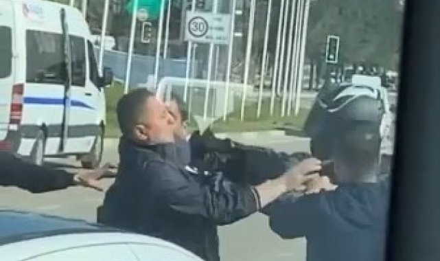 Trafikte yumruk yumruğa yol verme kavgası