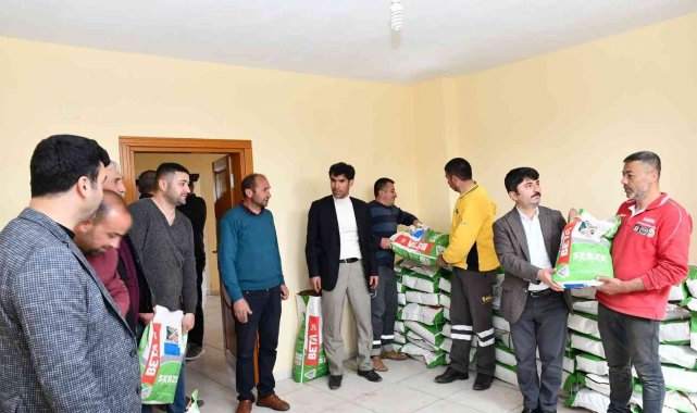 Tufanbeyli&#039;de üreticilere bakliyat tohumu dağıtıldı