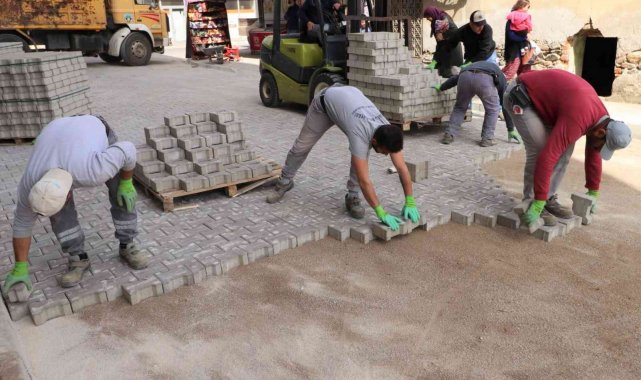 Turgutlar yoluna 3 bin 500 metrekarelik parke çalışması