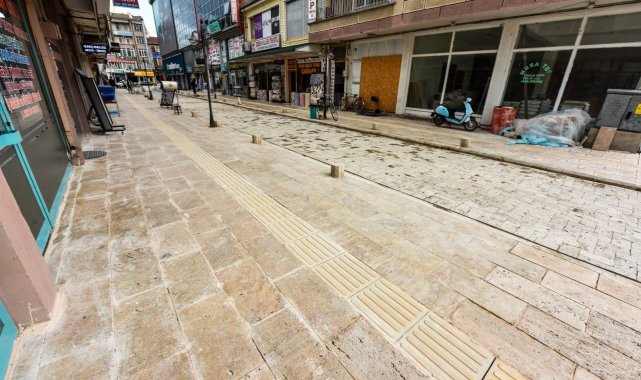 Turhal caddeleri traverten taşlarla yenileniyor