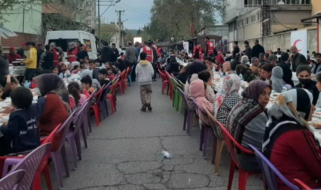 Türk Kızılay&#039;ından mahalleye iftar yemeği