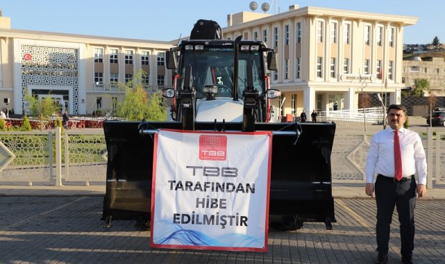 Türkiye Belediyeler Birliği&#039;nden Cizre Belediyesine kepçe hibe edildi