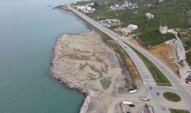 Türkiye'nin en büyük balıkçı barınağında çalışmalar sürüyor