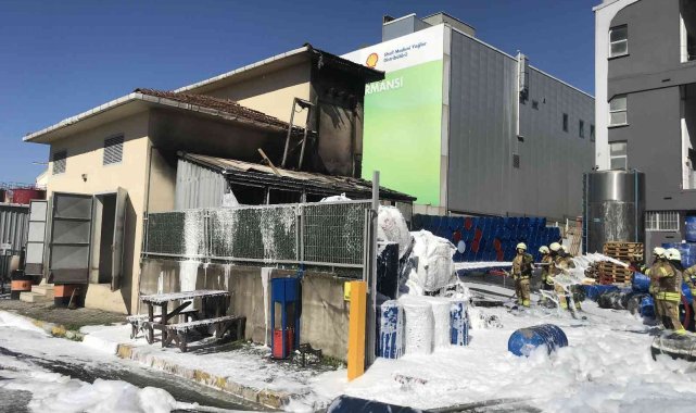 Tuzla boya fabrikasında yangın: Dumanlar gökyüzünü kapladı