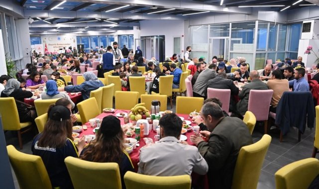 Tuzla'da 30 yıllık gelenek: Yetim ve öksüz çocuklar aynı sofrada buluştu