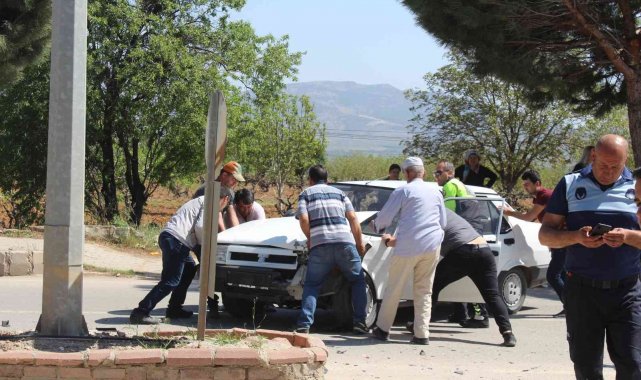 Üç aracın karıştığı zincirleme kazada 1 kişi yarandı