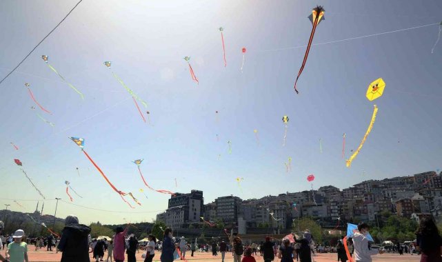 Uçurtma şenliğinde 4 bin uçurtma havalandı