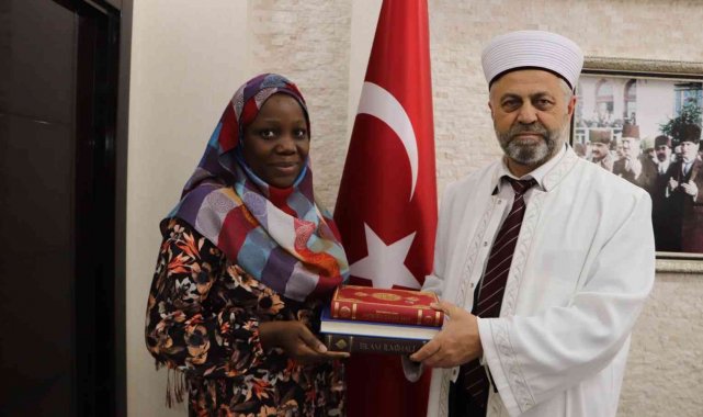 Uganda vatandaşı Marygorret Naggujja, İslam'ı seçerek Müslüman oldu