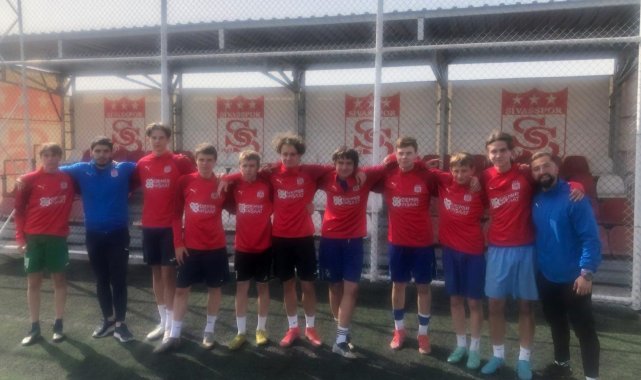 Ukrayna'dan gelen 12 genç, Sivasspor antrenmanında