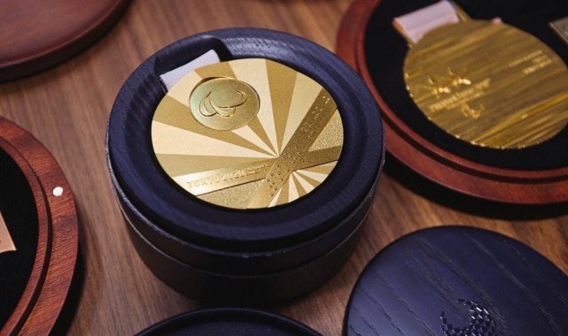 Ukraynalı sporcu olimpiyatlarda kazandığı altın madalyasını satışa çıkardı