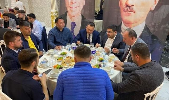 Ülkü Ocakları Bandırma'da iftar yemeğinde biraraya geldi.