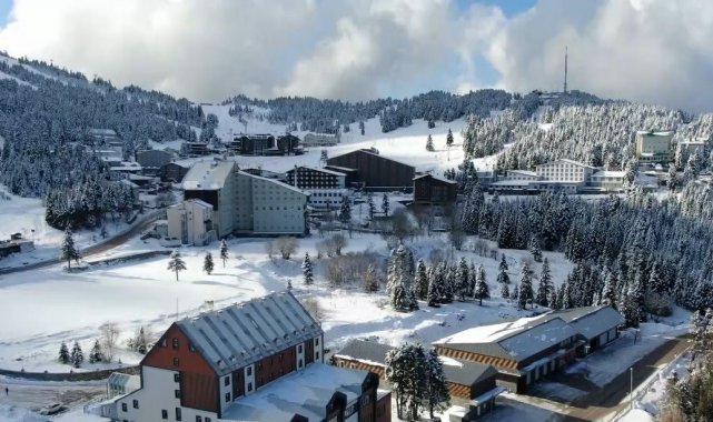 Uludağ'da kar keyfi yaşamak için iglo ve kütük evler misafirlerini bekliyor