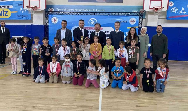 Ümraniye 9. Geleneksel İlkokullar Arası Fiziksel Etkinlikler yarışmasında öğrenciler ödüllerine kavuştu