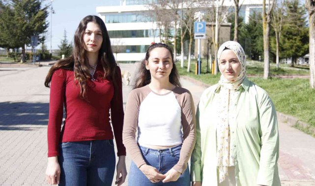 Üniversite kampüsündeki köpekler öğrencilerin kabusu oldu