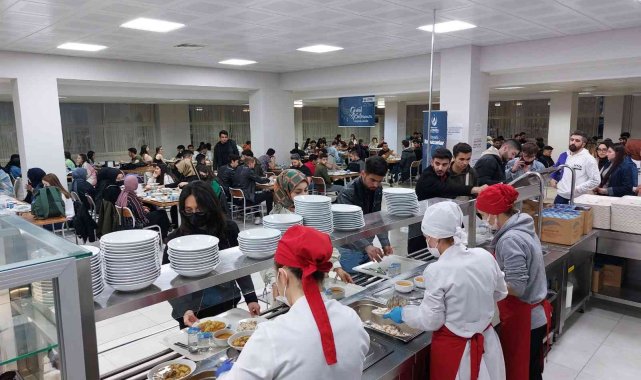 Üniversite öğrencileri iftar sofralarında buluşuyor