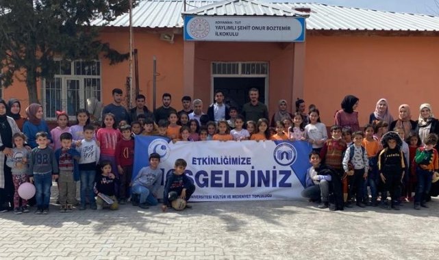 Üniversite öğrencileri köy okulunda kütüphane açtı
