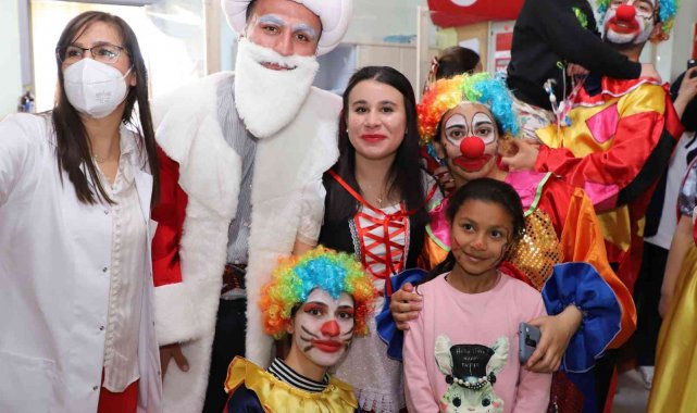 Üniversite öğrencilerinden anlamlı 23 Nisan etkinliği