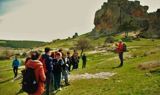 Üniversite öğrencilerinden Yazılıkaya'ya fotoğraf gezisi