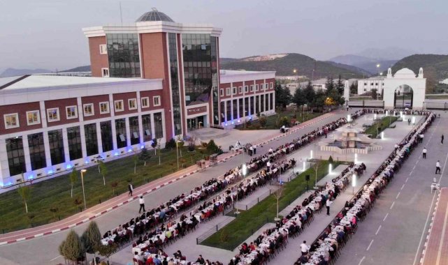 Üniversitenin akademik görevli ve personeli için iftar yemeği düzenlendi