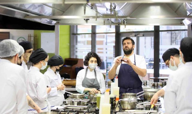 Ünlü şef Aşkar: &quot;Geleneksel Anadolu mutfağı anne mutfağı gibi&quot;