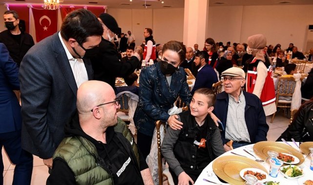 Uşak protokolü şehit aileleri ve gazilerle iftarda bir araya geldi