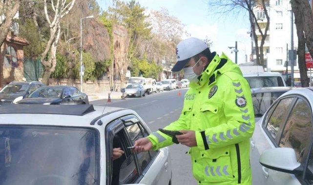 Uşak'ta 2 bin 605 araç sürücüsüne para cezası kesildi