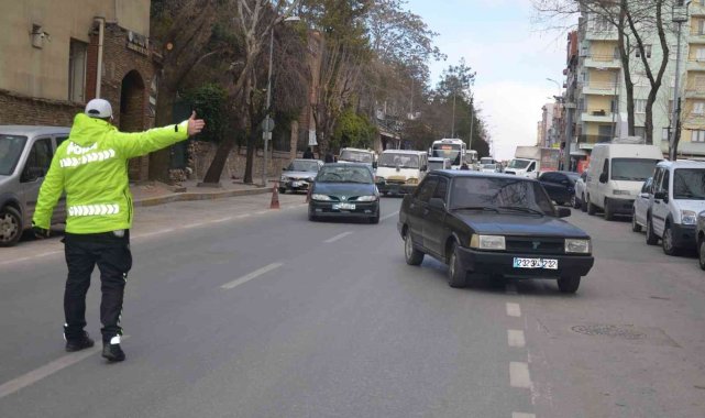 Uşak'ta bin 253 araç sürücüsüne para cezası kesildi