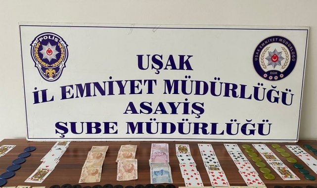 Uşak'ta kumar oynayan 3 kişiye para cezası kesildi