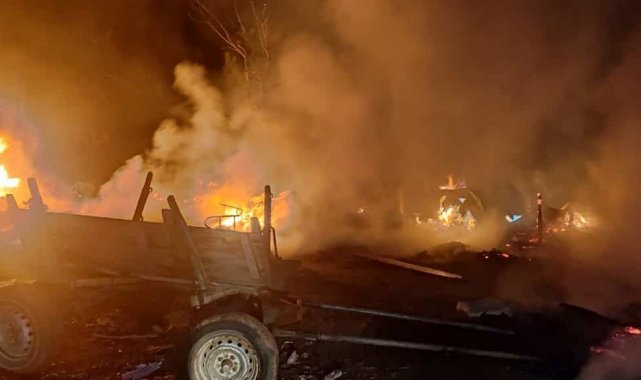 Uşak'ta yanan ahırdaki 16 küçükbaş hayvan telef oldu