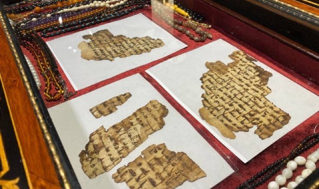 Üsküdar'da bin 400 yıllık Kuran-ı Kerim sayfaları sergilendi