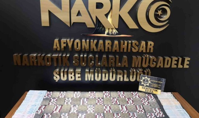 Uyuşturucu taciri zehir dolu koli ile yakalandı