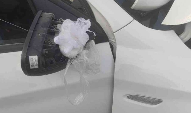 Uyuşturucuyu otomobilin aynasına sakladılar