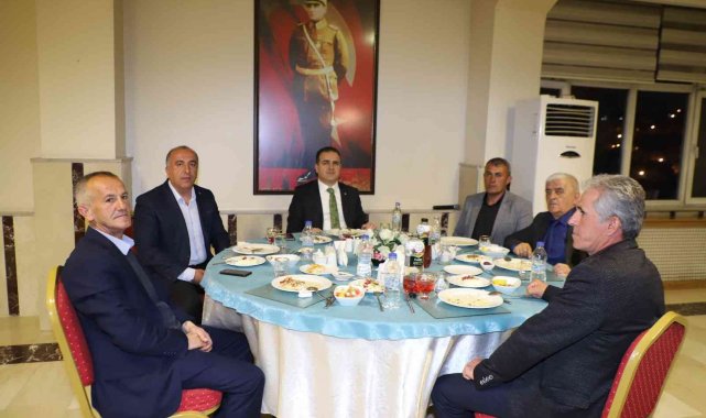 Vali Akbıyık, iftarda muhtarlarla bir araya geldi