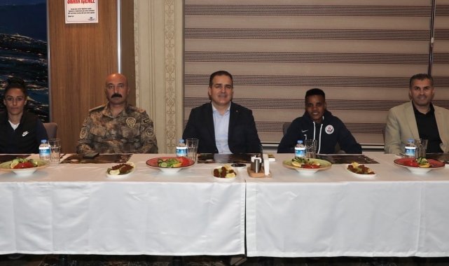 Vali Akbıyık sporcularla bir araya geldi