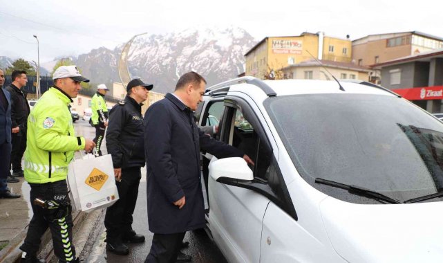 Vali Akbıyık, trafik uygulamasına katıldı