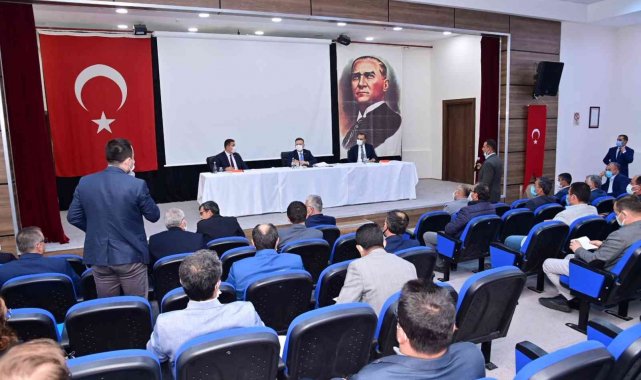 Vali Aksoy, Yenipazarlı muhtarlar ile bir araya geldi