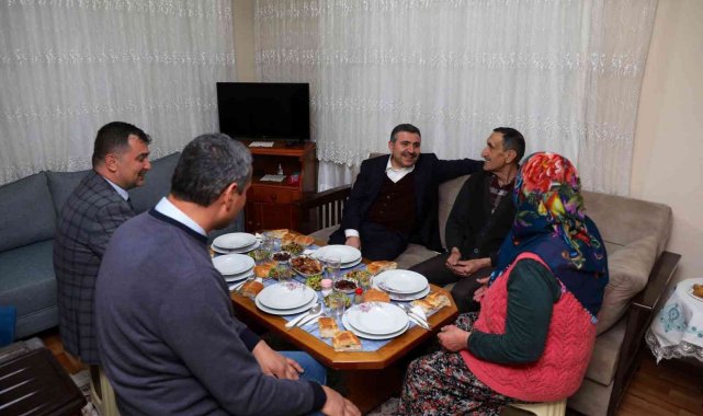 Vali Atay, şehit ailesiyle iftar yemeğinde bir araya geldi