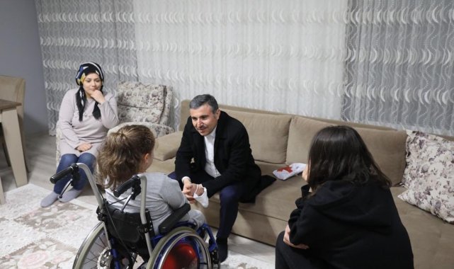 Vali Atay, vatandaşları evlerinde ziyaret ediyor