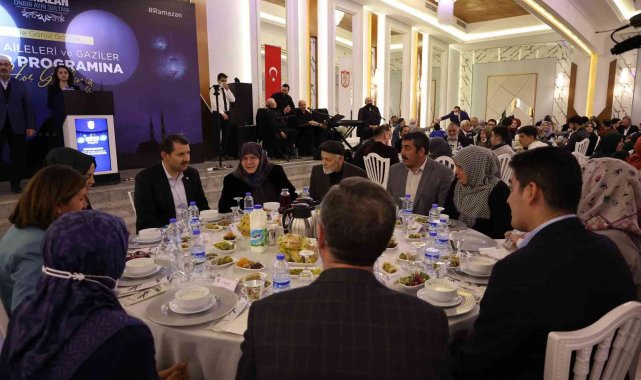 Vali Ayhan, iftarda şehit ailelerini ağırladı