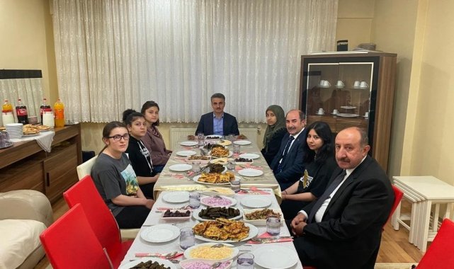 Vali Baruş sahipsiz çocuklara sahip çıktı