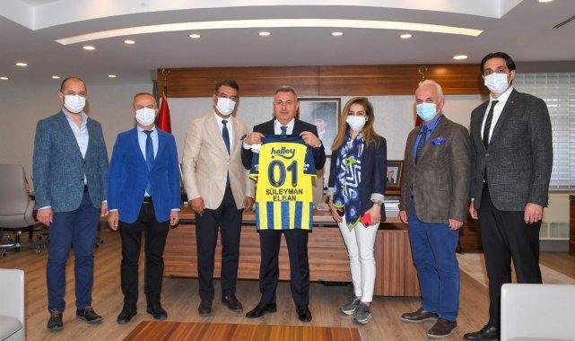 Vali Elban'a 01 numaralı Fenerbahçe forması
