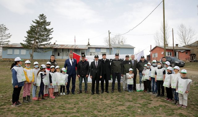 Vali Epcim fidan dikim etkinliğine katıldı