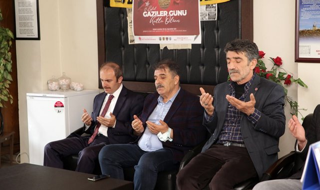 Vali Epcim ile Milletvekili Battal şehitler için okunan hatmi-i şerif'in duasına katıldı