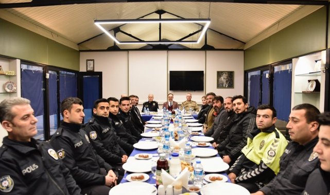 Vali Kızılkaya iftarını polislerle birlikte açtı