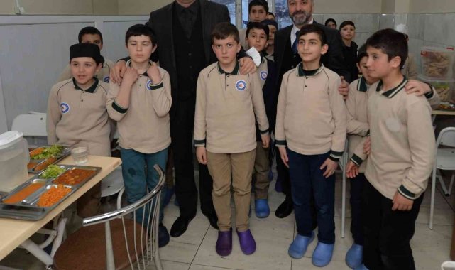 Vali Memiş genç hafızlarla iftarda buluştu