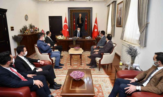 Vali Seymenoğlu Isparta Barosu Yönetim Kurulu üyeleriyle bir araya geldi